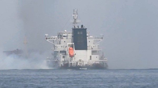 إصابة سفينة بأضرار جراء هجوم قبالة سواحل اليمن