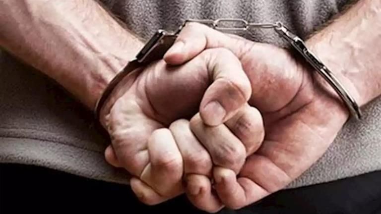 تفاصيل القبض على مسافر بمطار القاهرة بحوزته عملات ومخدرات