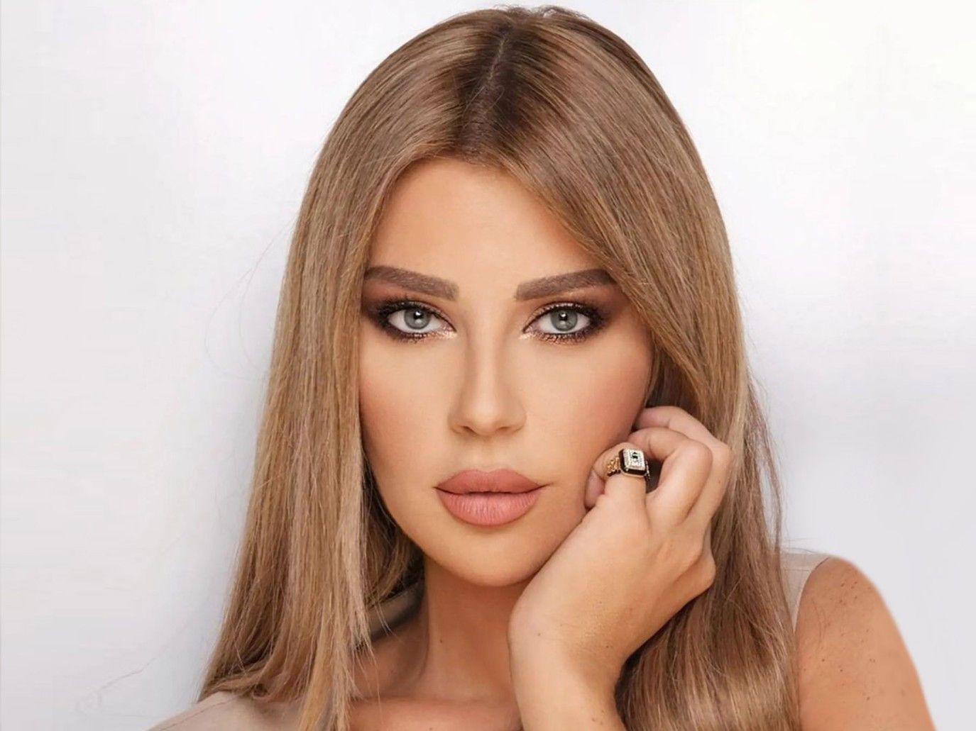 كارلا حداد في يوم ميلادها... إطلالات مكياج وتسريحات شعر خطفت الأنظار