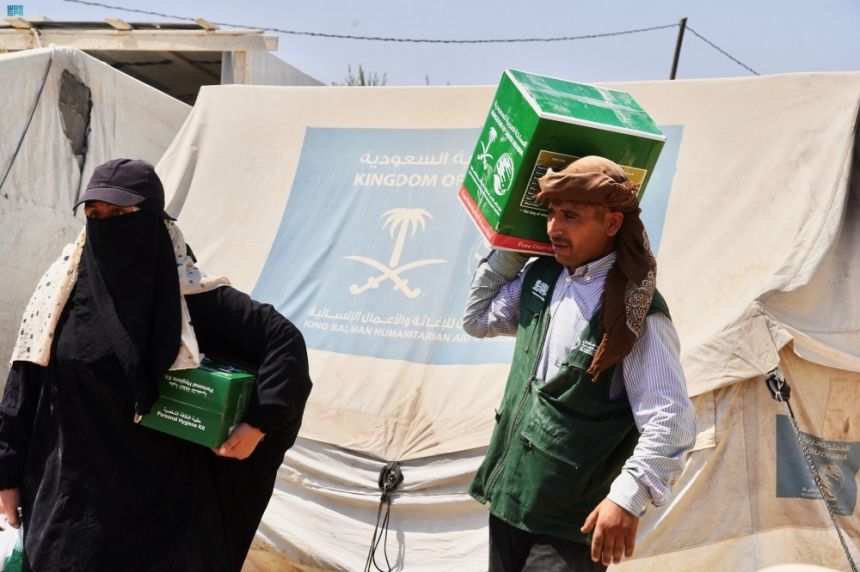 في 4 دول.. مركز الملك سلمان يواصل تقديم المساعدات الصحية والغذائية