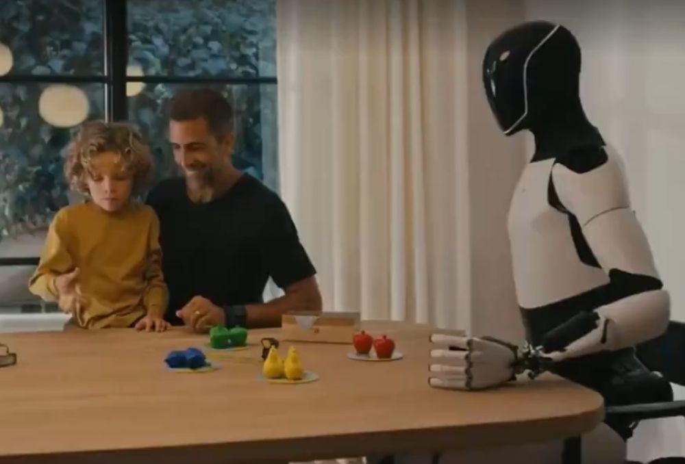 إيلون ماسك يكشف عن روبوت "أوبتيموس" الجديد للاستخدام الشخصي