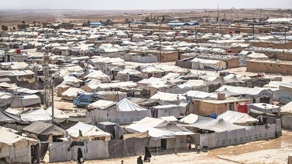 700 عراقي يعودون من مخيّم «الهول» في سوريا إلى بلادهم