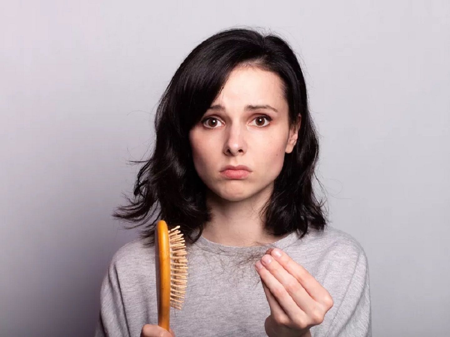 العناية بالشعر وتكثيفه بعد العلاج الكيميائي.. إليك دليلاً شاملاً في شهر التوعية