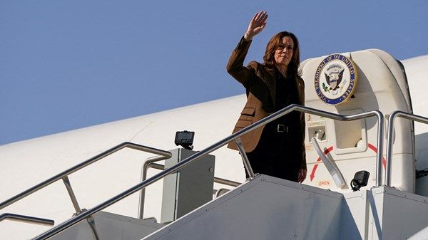 هاريس تلعب ورقة السن والصحة في مواجهة ترامب