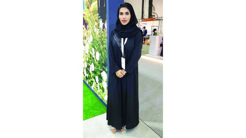 الامارات | فاطمة المناعي.. حلقة وصل لموظفي بلدية دبي ذوي الإعاقة السمعية