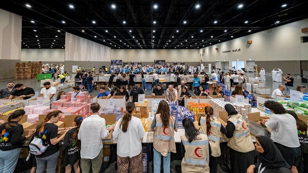«الإمارات معك يا لبنان» تجمع 200 طن من المواد الإغاثية في «إكسبو دبي»
