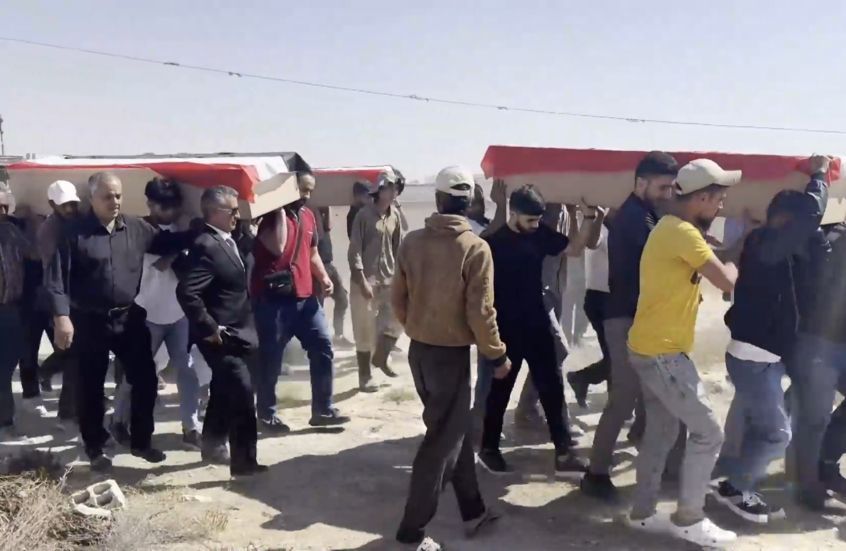 الخليج اليوم .. تشييع طبيب يمني وعائلته قتلوا في غارة إسرائيلية على دمشق