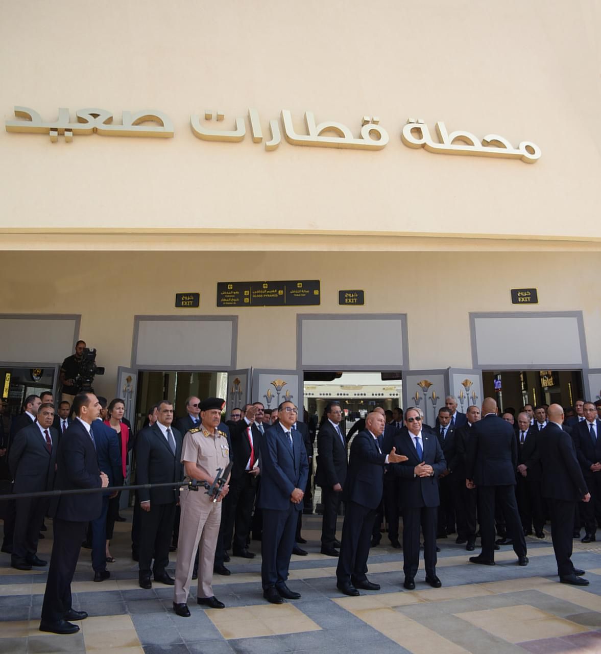 الرئيس السيسى يشهد افتتاح محطة قطارات صعيد مصر ببشتيل.. صور
