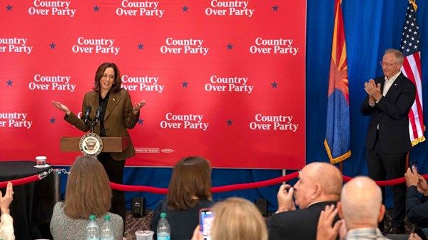 هاريس تعتزم ضم جمهوريين لإبداء ملاحظات حول السياسات