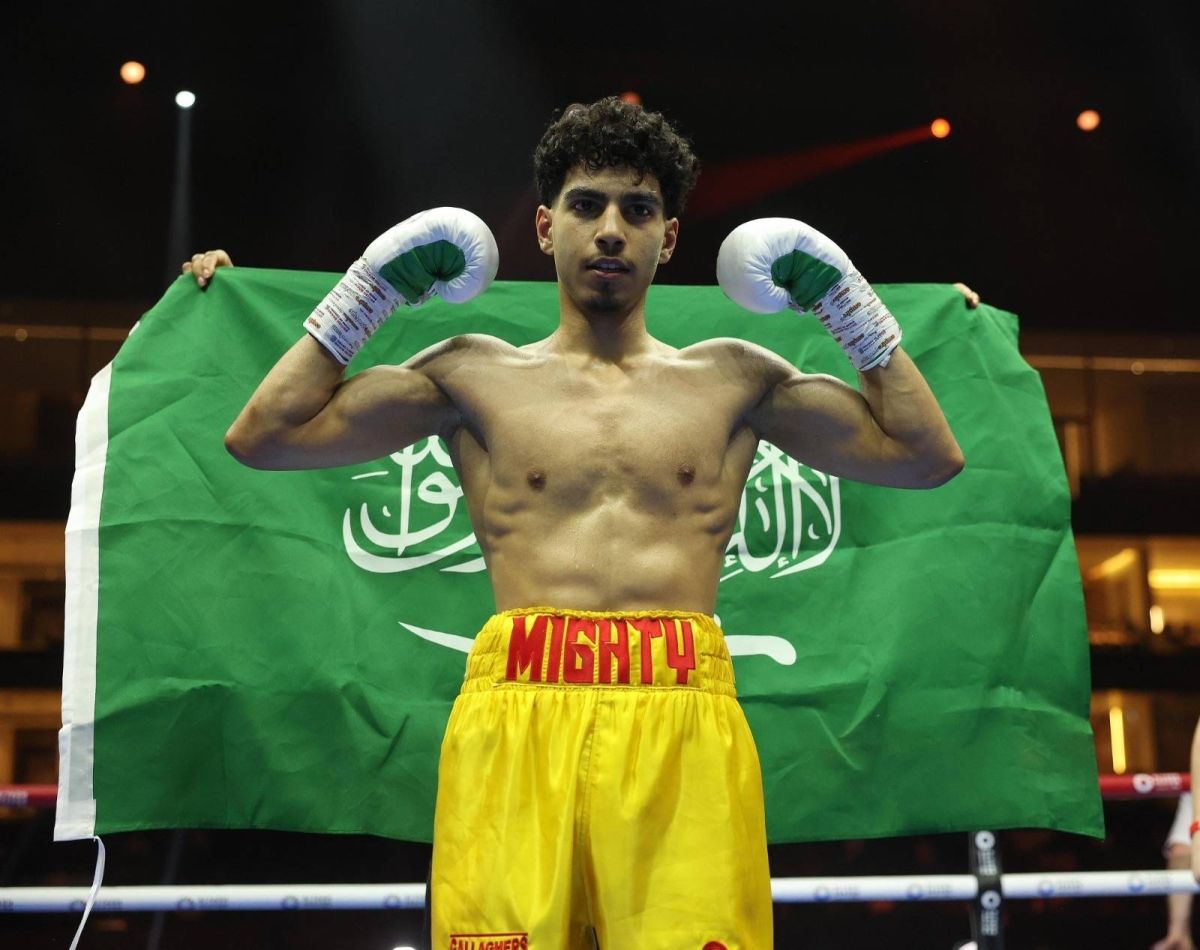 في ليلة افتتاح موسم الرياض 2024.. تركي آل الشيخ يتوج أرتور بيتربيف بلقب بطل العالم في الوزن الخفيف الثقيل بلا منازع