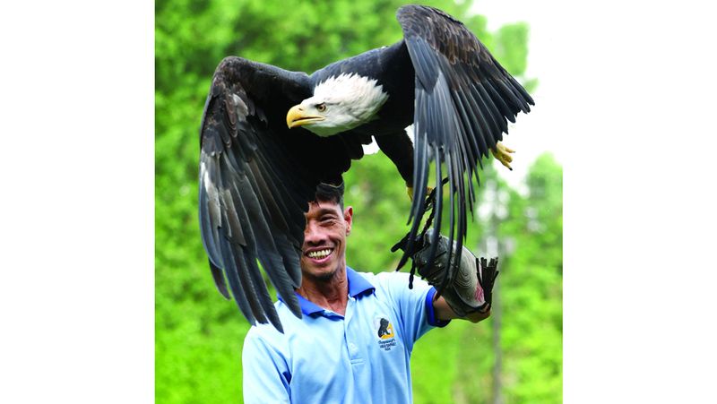 الامارات | نسر وابتسامة من «سفاري دبي»