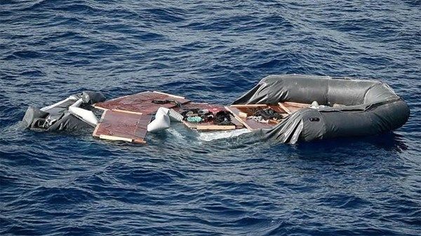 الجيش اللبناني ينقذ 99 مهاجراً بعد غرق مركبين قبالة طرابلس