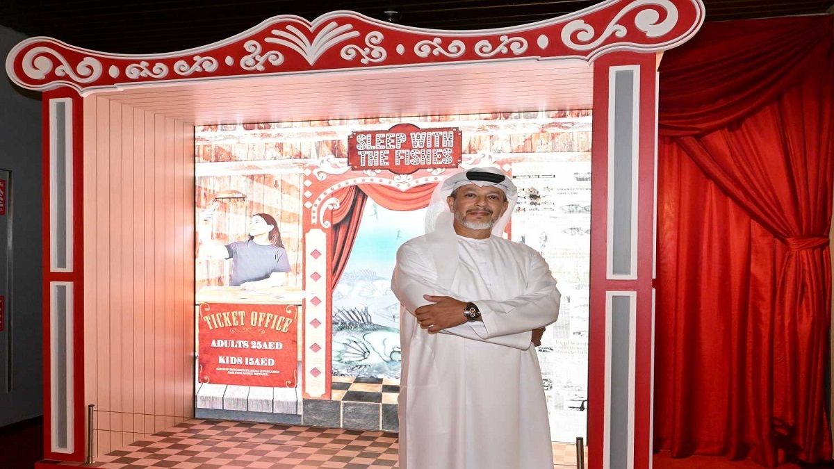 الامارات | فنان إماراتي يقرر ألا ينكسر بعد خسارة مجهود 34 عاماً في حريق.. ويعود بـ«ما لم تأكله النار»