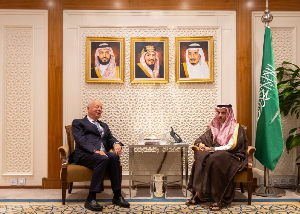 السعودية | وزير الخارجية يستقبل مؤسس ورئيس المنتدى الاقتصادي العالمي