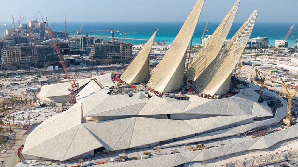 خالد بن محمد بن زايد يطلع على مستجدات المنطقة الثقافية في السعديات