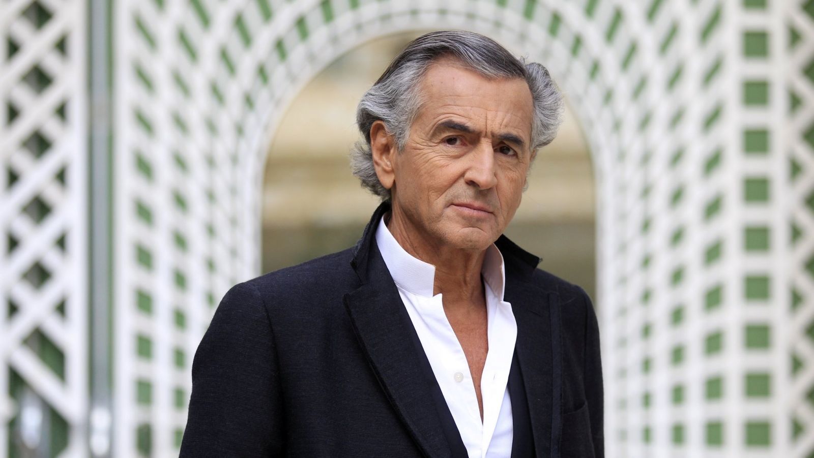 الفيلسوف برنارد هنري: ألا تعلمون أن الحرب العالمية الثالثة بدأت؟