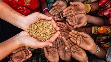 الخليج اليوم .. بينها 4 دول عربية.. 26 دولة تغرق في الديون!