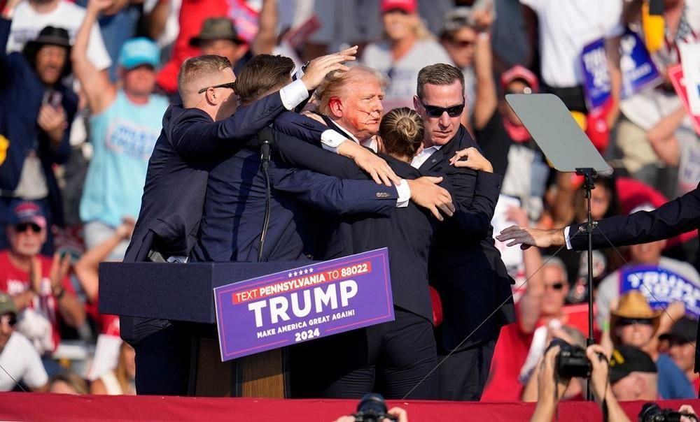 هل محاولة اغتيال جديدة؟.. الشرطة الأمريكية تعتقل رجلا بحوزته أسلحة خارج تجمع انتخابي لترامب