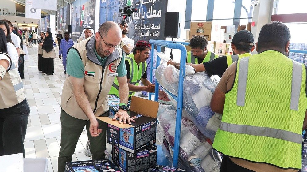20.000 طرد مساعدات إنسانية في «الإمارات معك يا لبنان»