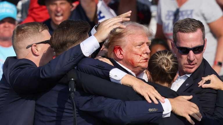 حياته ليست في خطر.. ماذا قال مكتب التحقيقات الفيدرالي عن محاولة اغتيال ترامب؟