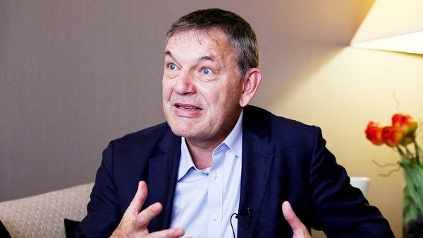 فيليب لازاريني لـ«الاتحاد»: «الأونروا» تحولت من تقديم التعليم في غزة إلى عمليات إنقاذ الحياة