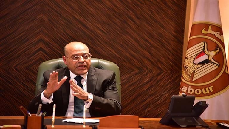 وزير العمل يؤكد ضرورة توعية العمال باشتراطات السلامة والصحة المهنية