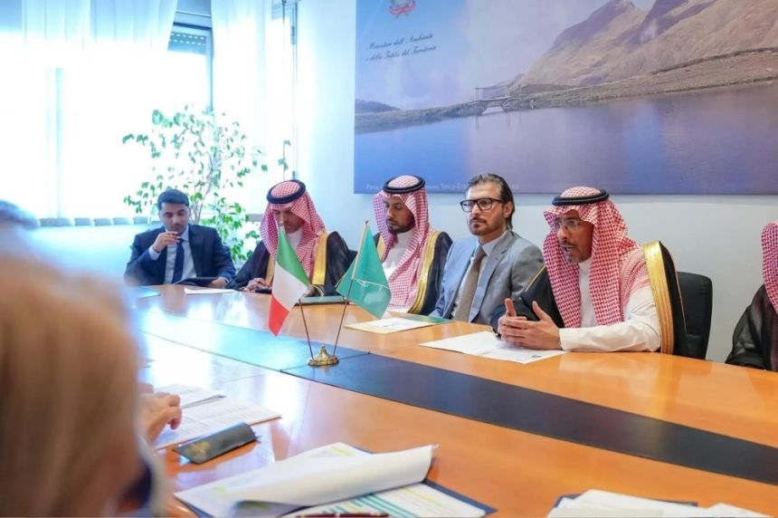 الخريف يناقش تعزيز التعاون التعديني وحلول الطاقة النظيفة مع إيطاليا