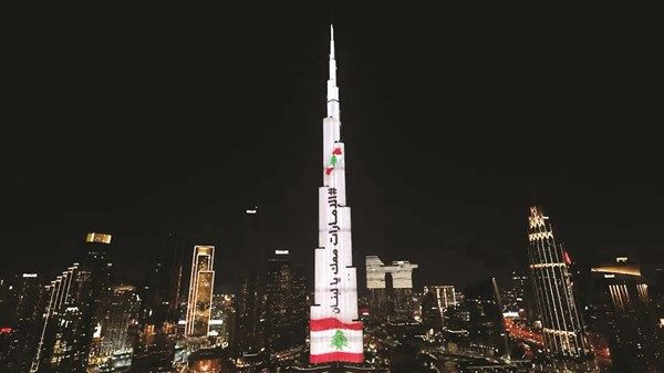 المباني الأيقونية في الدولة تضيء بألوان العلم اللبناني