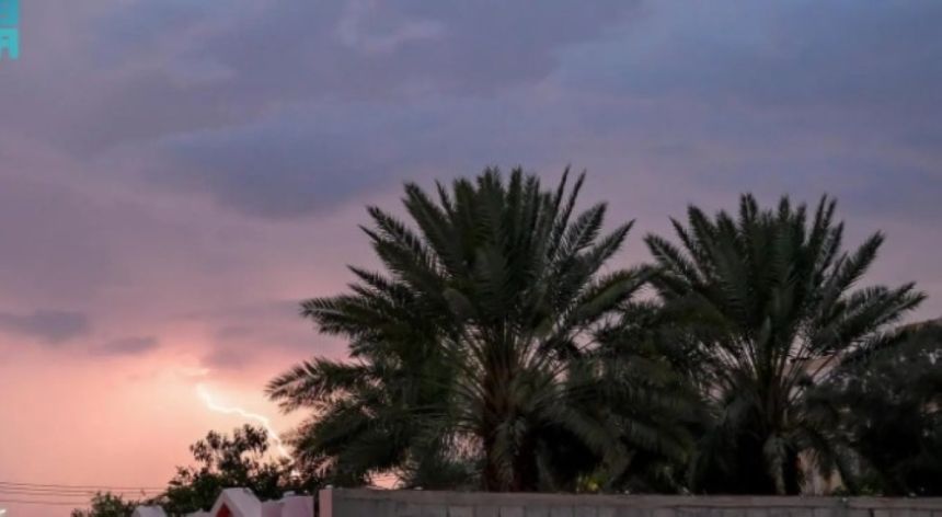صور.. هطول أمطار على الباحة وجازان مصحوبة بعواصف رعدية
