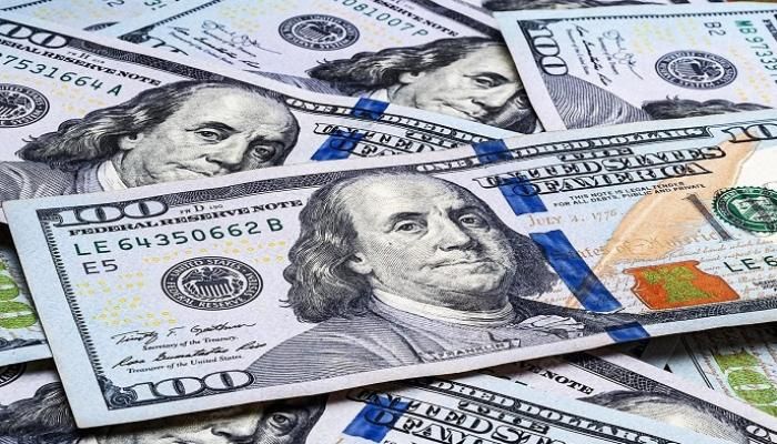 الدولار يستقر قرب أعلى مستوى في شهرين