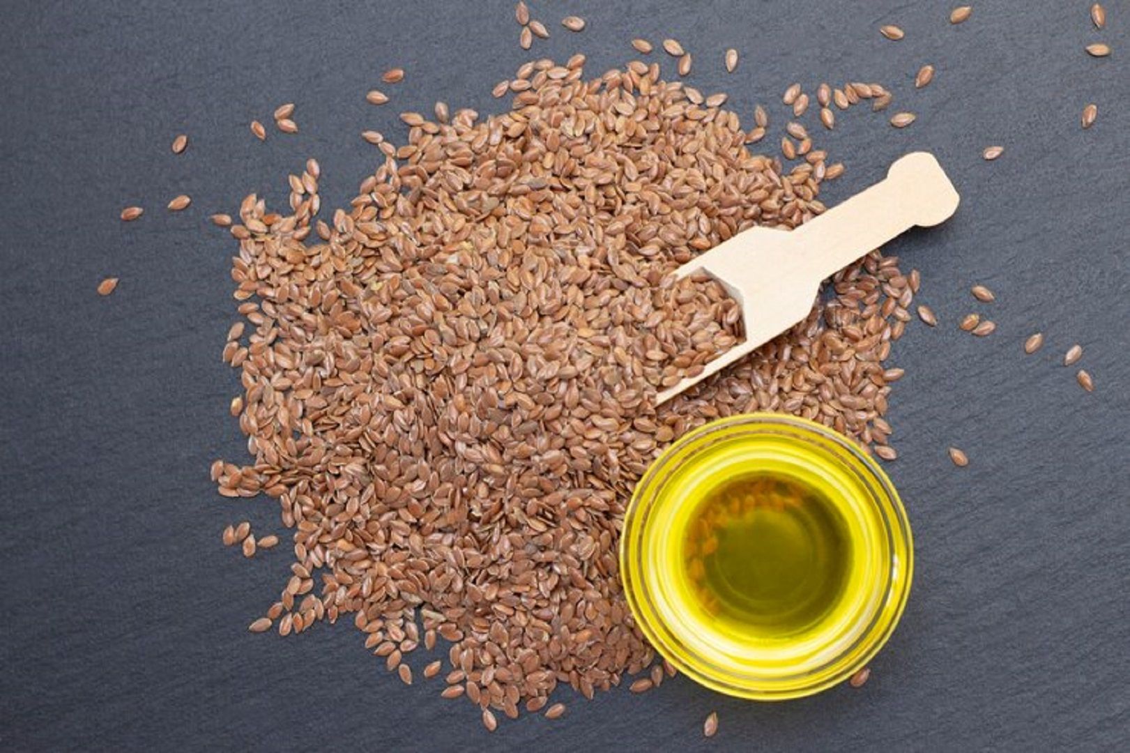 ماسك بذور الكتان للشعر.. لمعان طبيعي جذاب وحيوية دائمة لخصلاتك