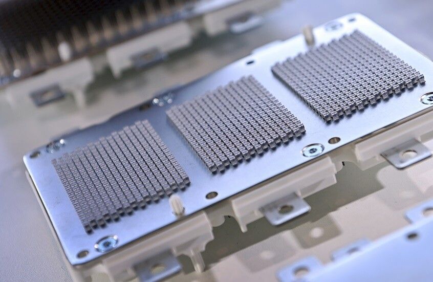 الخليج اليوم .. واشنطن تكبح شهية دول الخليج العربية لشرائح الذكاء الاصطناعي