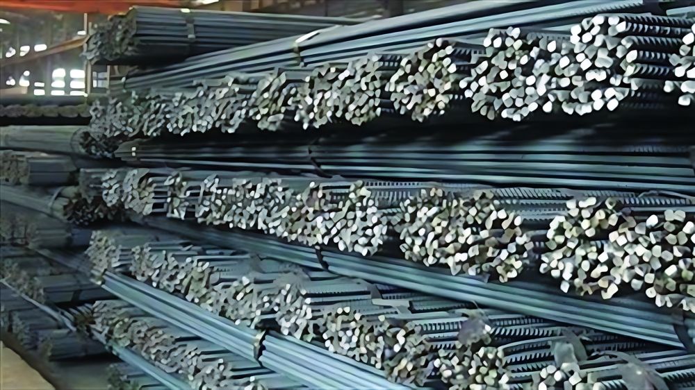تباين أسعار الحديد خلال شهر.. وارتفاع الأسلاك والكيابل الكهربائية