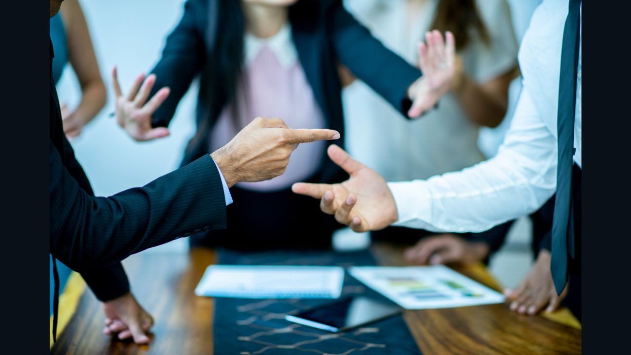 الامارات | "وهم كفاية المعلومات".. ظاهرة نفسية يعتقد أصحابها أنهم "على حق دائما"!