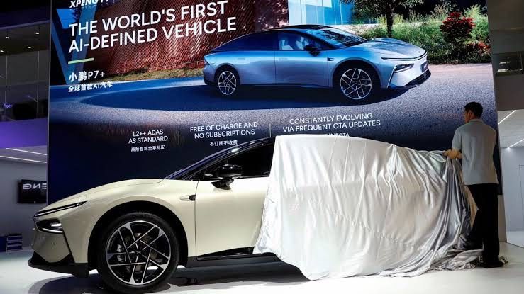 تكنولوجيا: منافسة Tesla Model 3: P7+ أول سيارة بالذكاء الاصطناعي بقيادة ذاتية كاملة في جميع الظروف