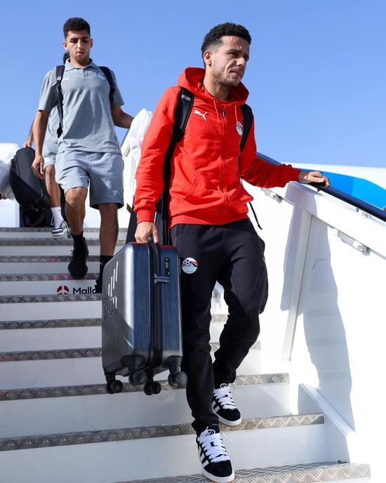 منتخب مصر يصل القاهرة بعد الفوز على موريتانيا والتأهل لأمم إفريقيا .. صور