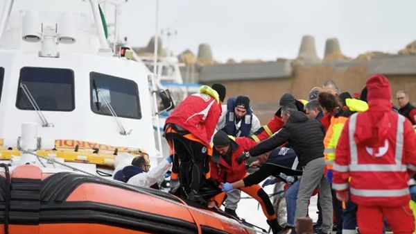 مقتل 4 أشخاص جراء انقلاب قارب مهاجرين قبالة اليونان