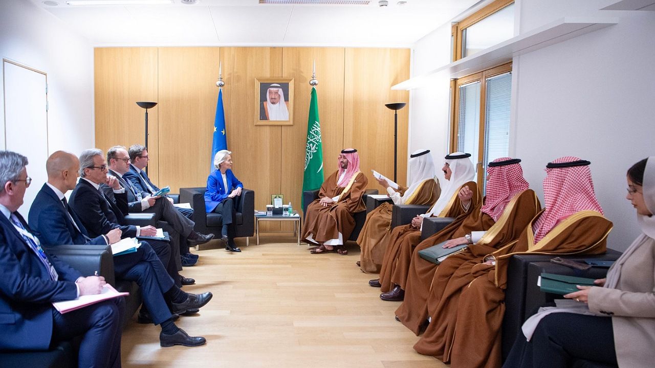 ولي العهد يلتقي “رئيسة المفوضية” على هامش القمة الخليجية_ الأوروبية