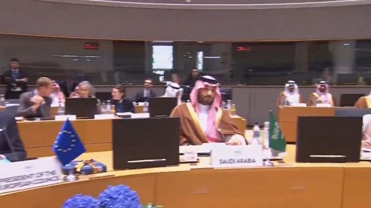 ولي العهد يتوسط الحضور في القمة الخليجية-الأوروبية .. فيديو