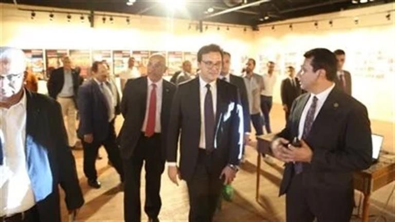 وزير الثقافة يصل الشارقة للمشاركة في مؤتمر الذكاء الاصطناعي واللغويات