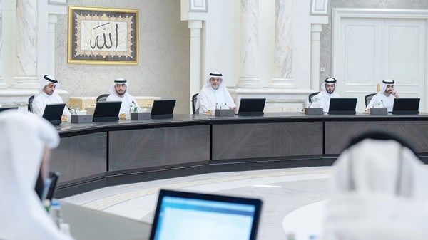 «تنفيذي الشارقة» يناقش أداء الدوائر والهيئات الحكومية