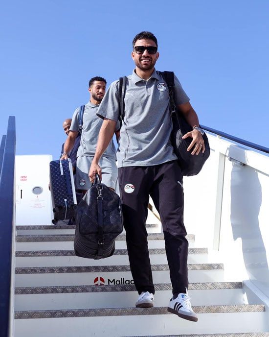 منتخب مصر يصل القاهرة بعد الفوز على موريتانيا والتأهل لأمم إفريقيا .. صور