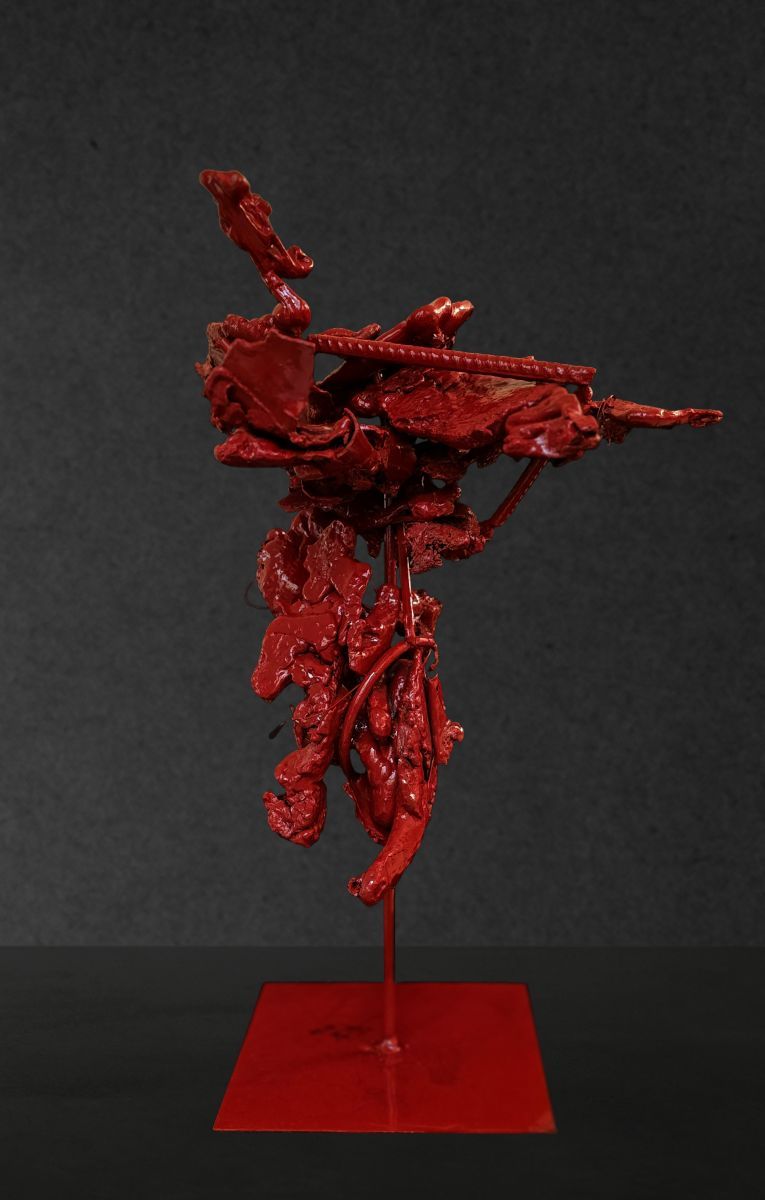 بعد احتراق أعماله: الفنان الإماراتي جلال لقمان يعود بمعرض في دبي