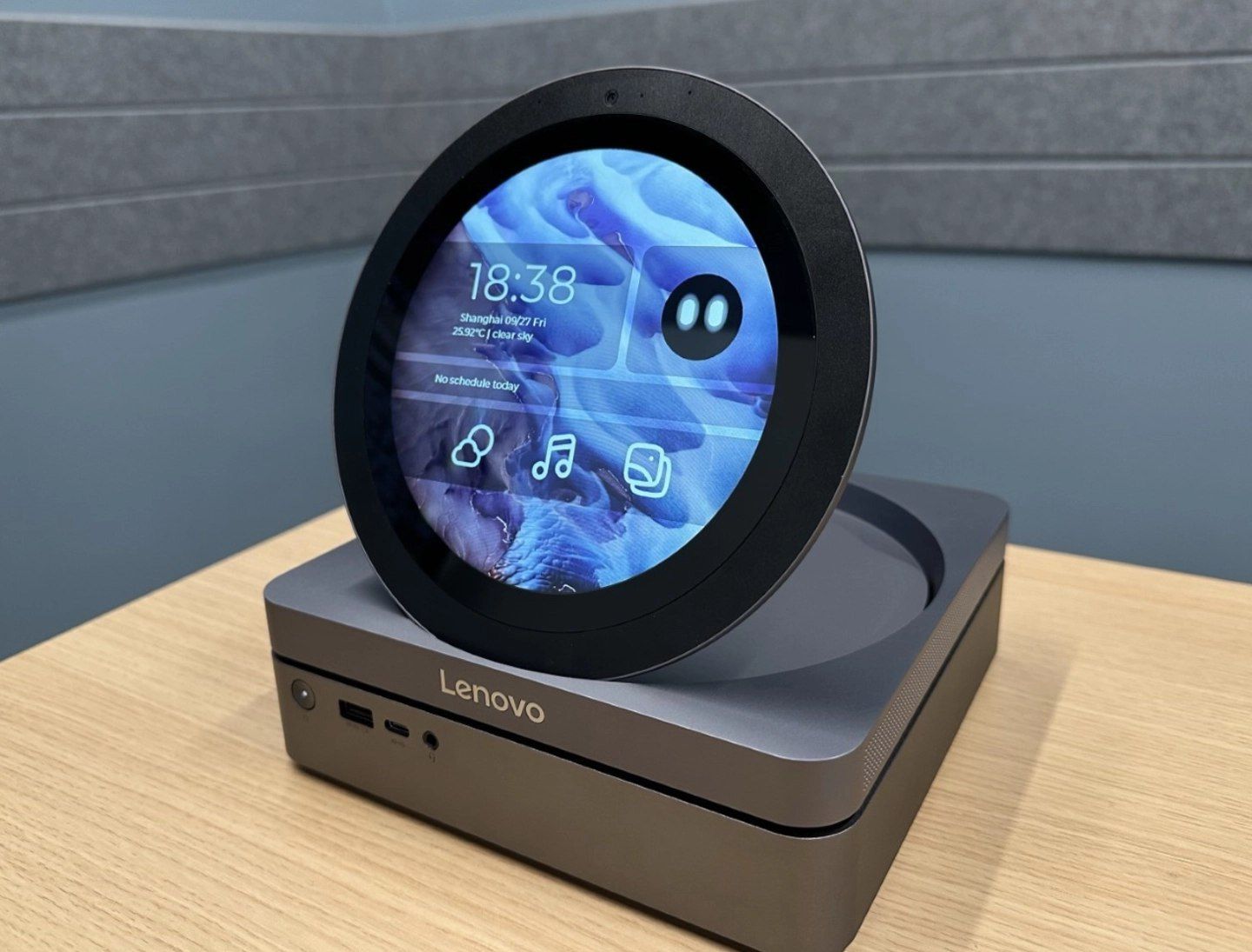 تكنولوجيا: لينوفو تكشف عن AI Buddy: المساعد الذكي بتفاعل صديق