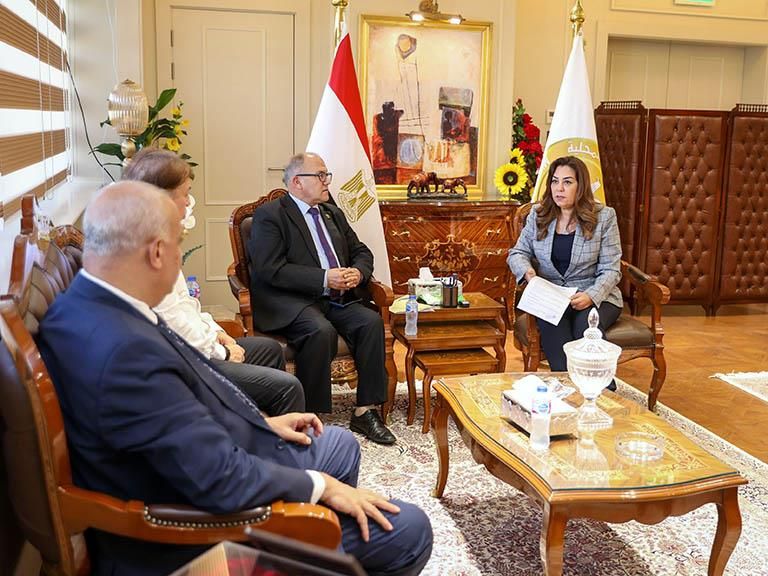 وزيرة التنمية المحلية تستقبل أعضاءً بالبرلمان لبحث مشكلات المواطنين ومتابعة المشروعات الخدمية