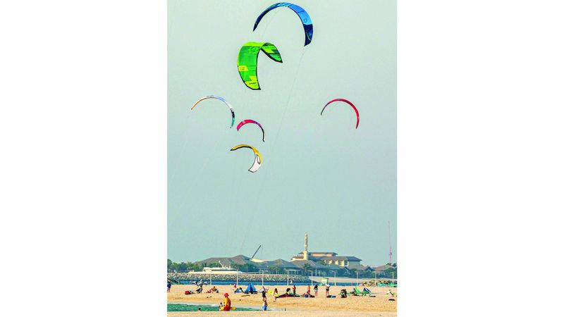 الامارات | أجواء ممتعة.. على شاطئ جميرا