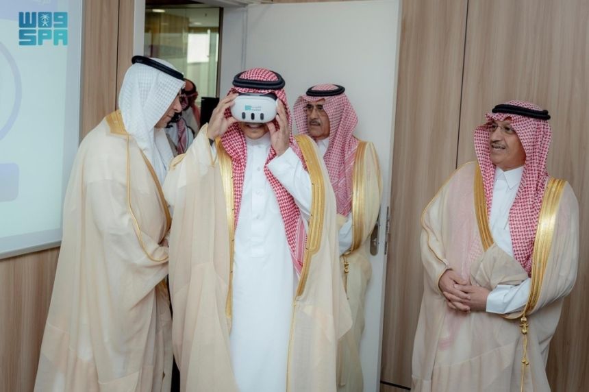 وزير الإعلام يفتتح أكاديمية "واس" للتدريب الإخباري في الرياض