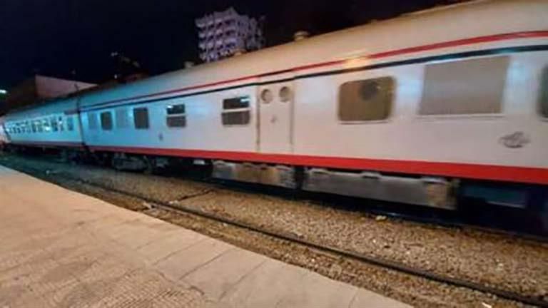 القبض على 3 طلاب رشقوا قطار سوهاج بالحجارة