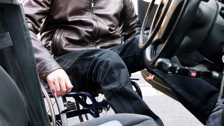 خبير مروري يوضح شروط استيراد سيارات ذوي الهمم وتفاصيل القرارات الجديدة | فيديو