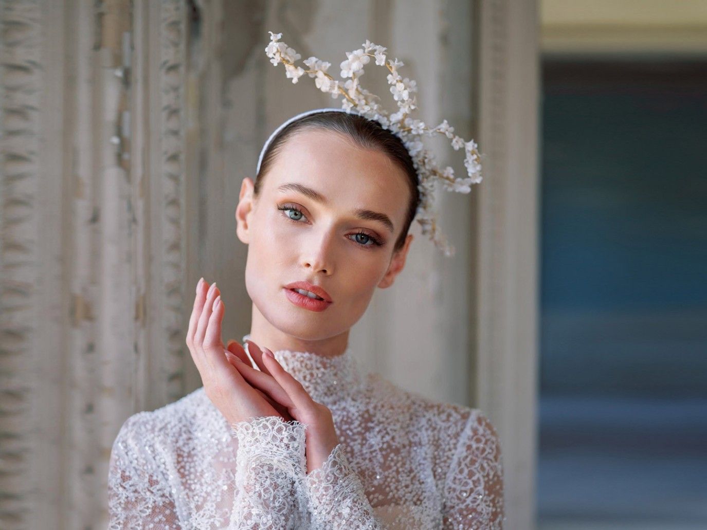 أجدد صيحات مكياج العروس لخريف 2024 استوحيها من عروض الأزياء العالمية